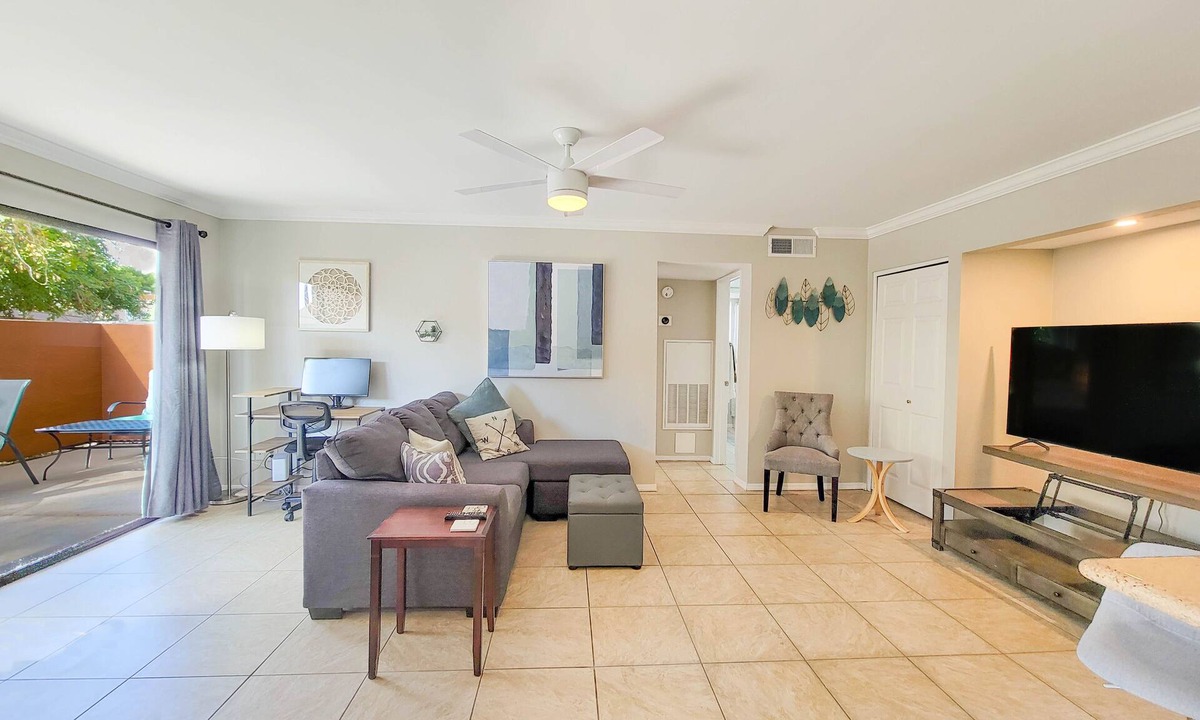 South Scottsdale Condo | Ground Floor Condo with Heated Pools Near Old Town Scottsdale