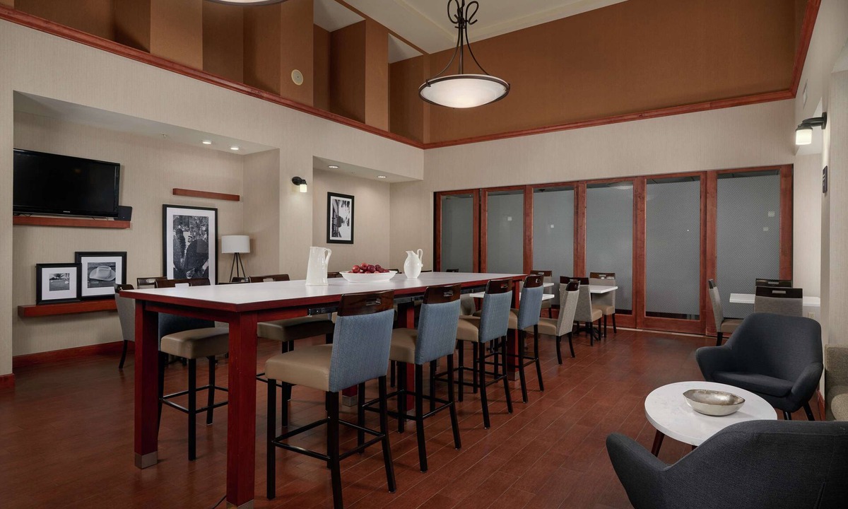 Surprise Hotel | Hampton Inn & Suites Phoenix-Surprise