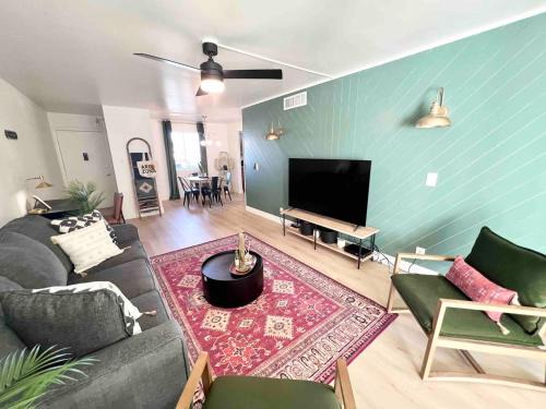 South Scottsdale House | Heated Pool & Hot Tub-walk To Old Town Condo!