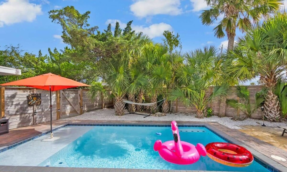 Butler Beach House | Heated Pool, Mini Golf, Walk to Beach, Beach Gear