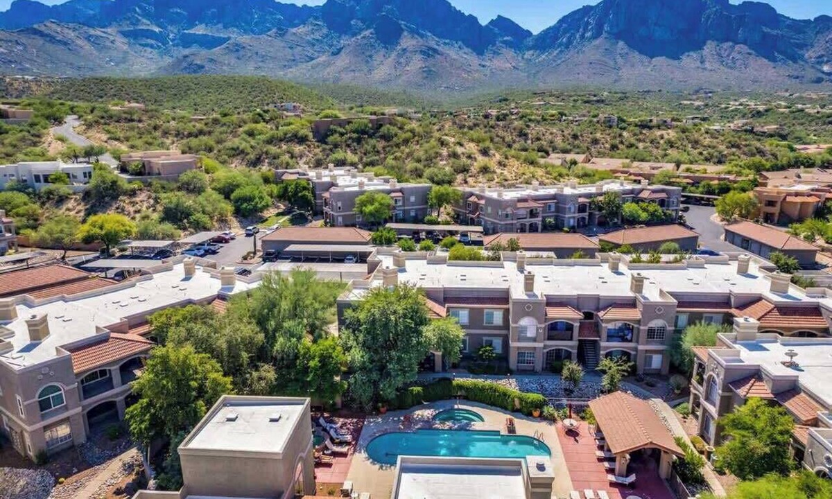 Oro Valley Condo | Heated Pool w/View- 5 Mins to Hiking
