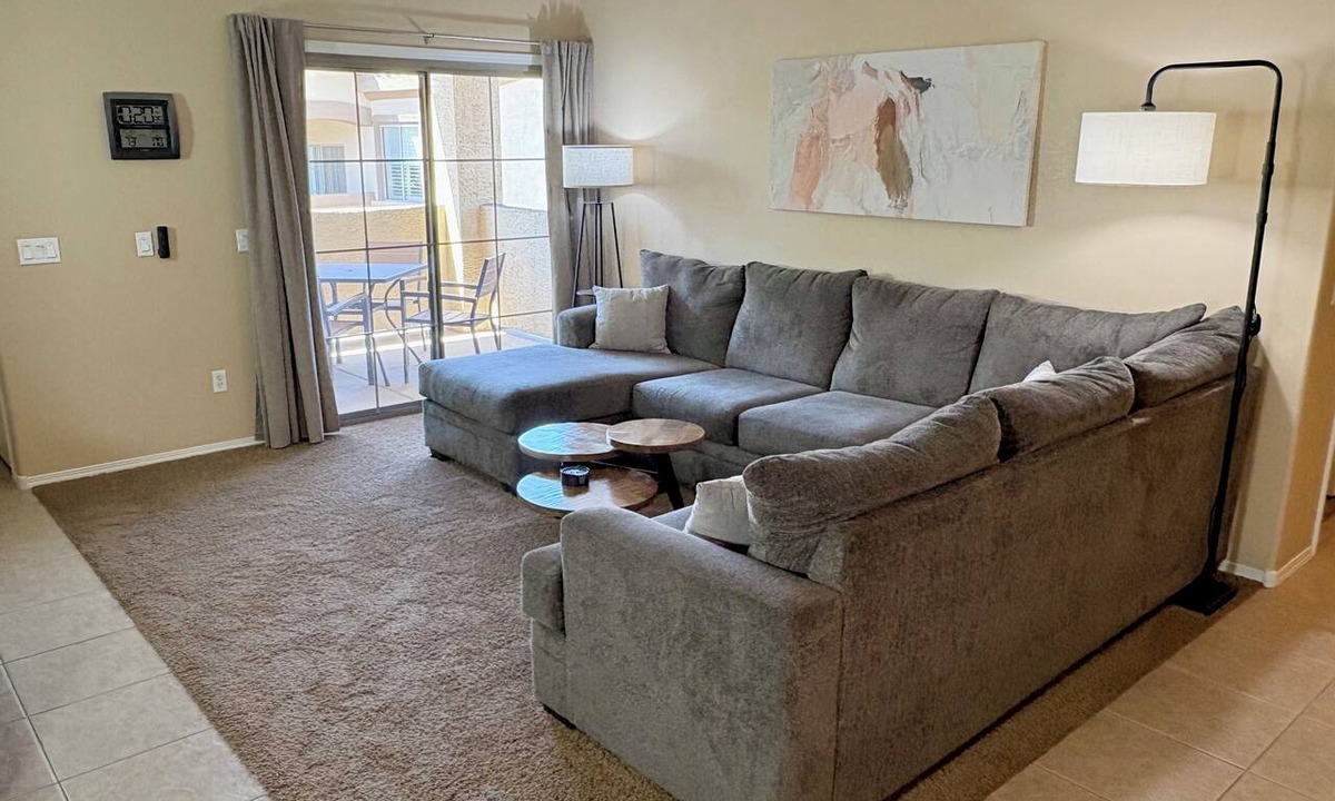 Parkwood Ranch Condo | Heated Pools, King Bed, Fast Wi-Fi – Gated East Mesa 2BR Condo with Balcony