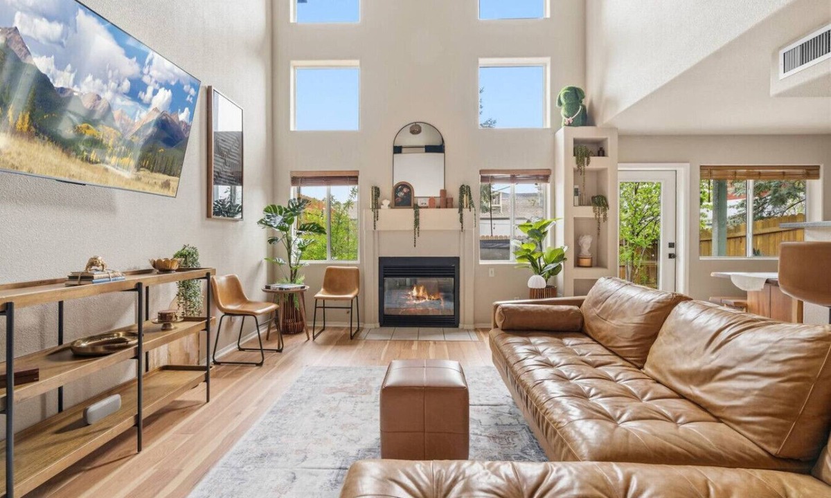 Woodlands Village House | Highland Mesa Townhome