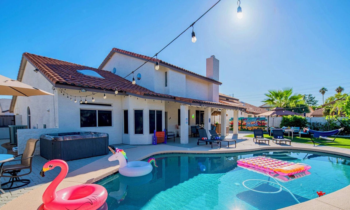 Paradise Park Vista House | [Highly Rated] Scottsdale Luxe- Free Heated Pool + TikiBar + Hot Tub + Gameroom