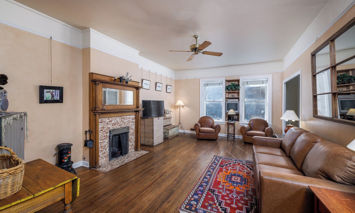 Downtown Bozeman Condo | Historic Main Street Bozeman, Dog-Friendly 30-Day Flat With AC and Bridger Bowl 20 Minutes Away