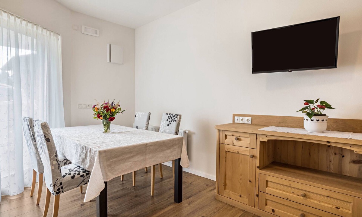 San Martin de Tor Apartment | Holiday Apartment "Ciasa Silvia" with Mountain View & Wi-Fi