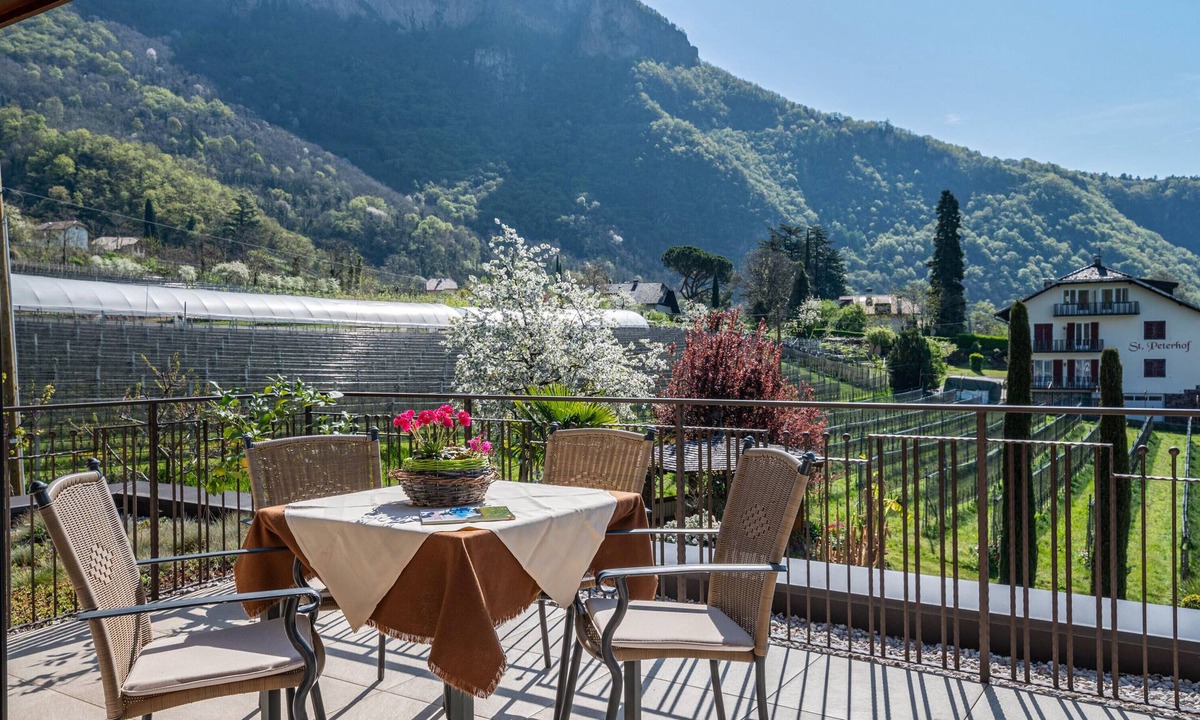 Terlano Apartment | Holiday Apartment "Haus Rosengarten D" with Mountain View, Private Terrace & Wi-Fi