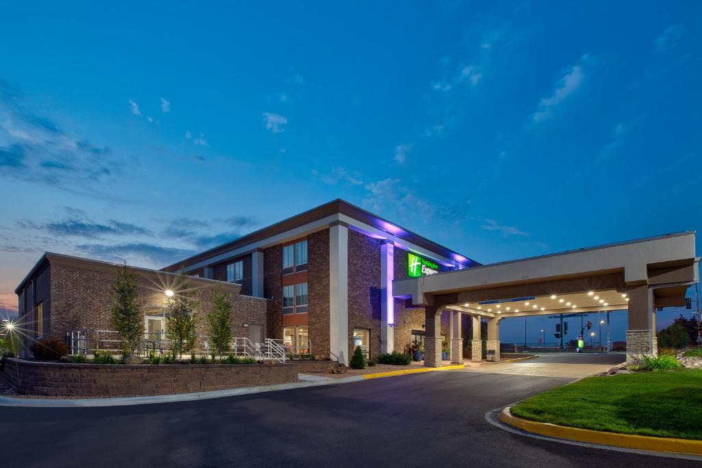 Eden Prairie Hotel | Holiday Inn Express & Suites Eden Prairie - Minneapolis by IHG