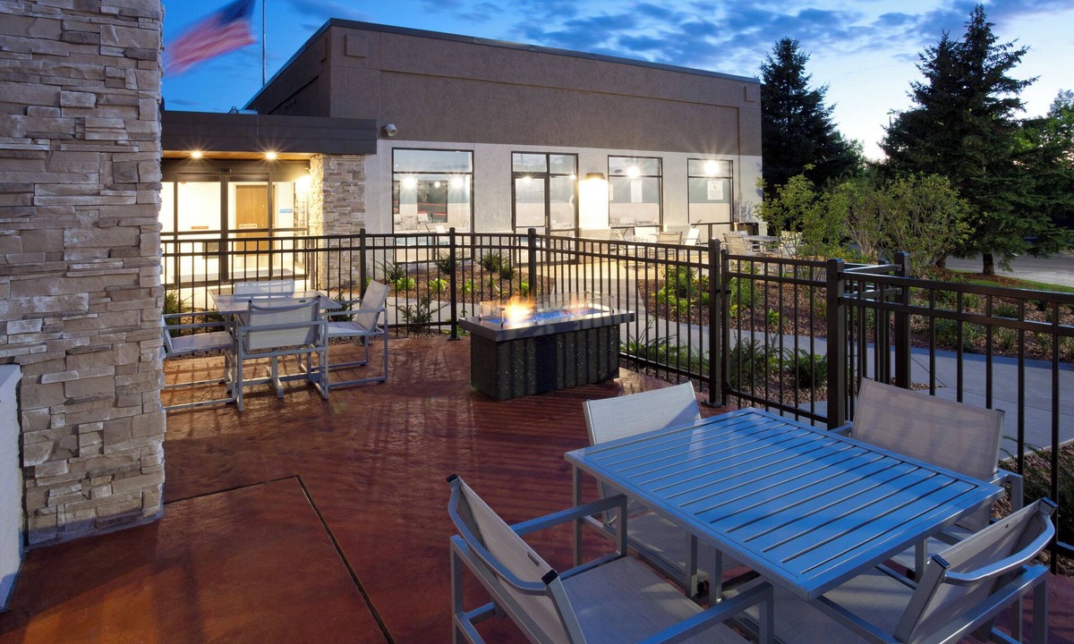 Golden Valley Hotel | Holiday Inn Express & Suites Minneapolis – West End by IHG