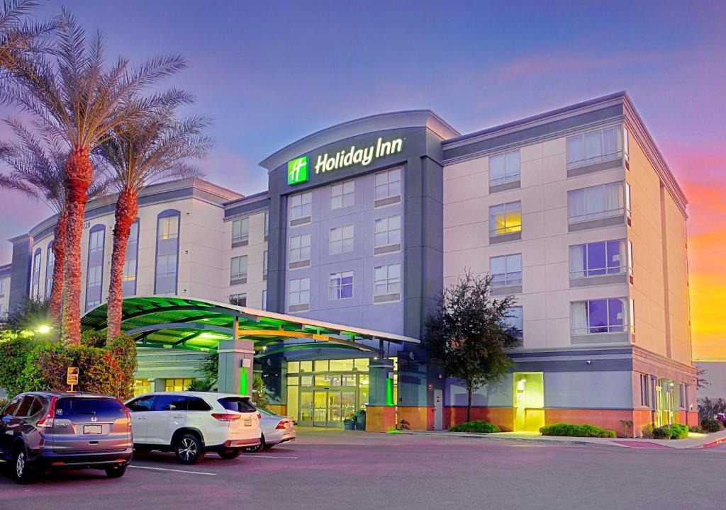 South Mountain Hotel | Holiday Inn & Suites Phoenix Airport by IHG