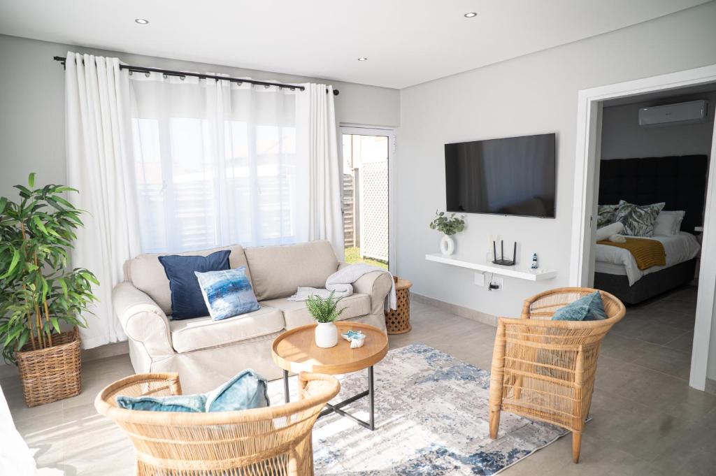 Durban North Apartment | Holmpark Retreat - Two Private Cottages Central Durban North