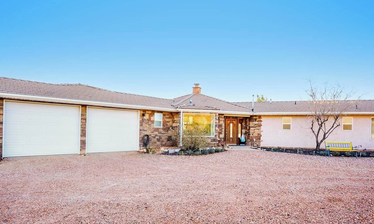 Kanab House | Home in Kanab, Utah with close proximity to Zion, Bryce Canyon, and the Grand Ca