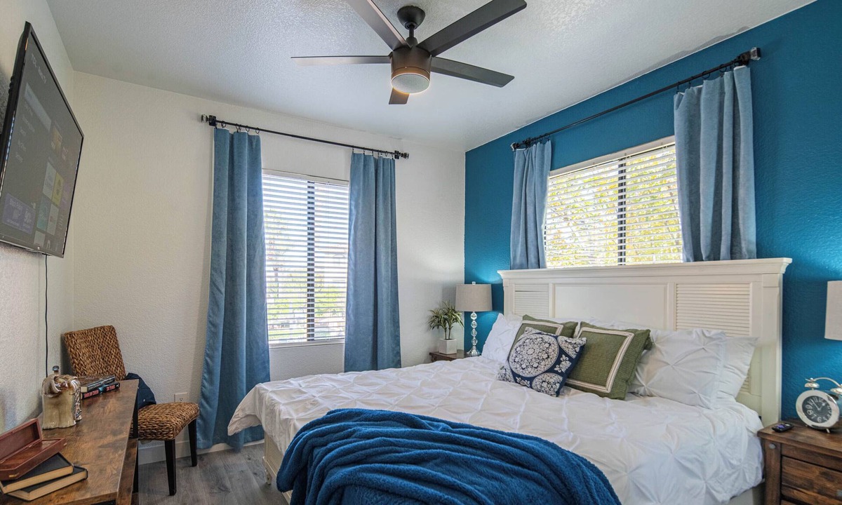 Tempe Condo | Hot Tub & Gym | Sunny Getaway | ASU & Mill Ave