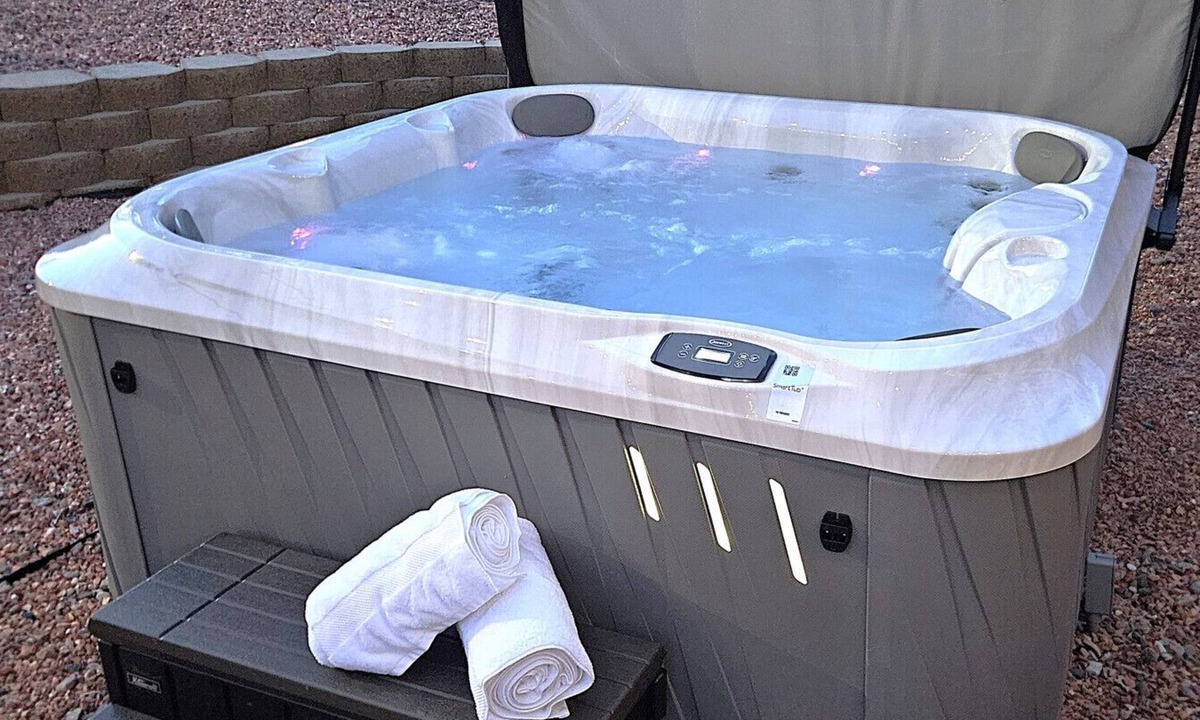 Page House | Hot Tub, Kayaks, Grill, Fire Pit, Pet Friendly, Ping Pong, W/D, Brkfst, Sleeps 12