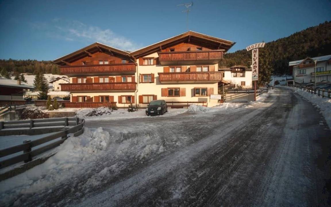 Costa Hotel | Hotel ∙ 3 guests