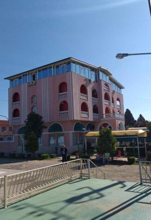 Shkoder County Hotel | Hotel Meteor