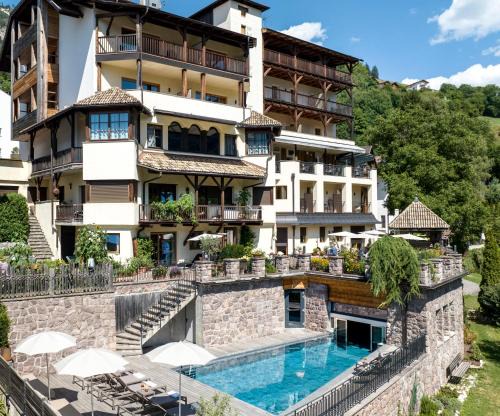 Tires Hotel | Hotel Paradies