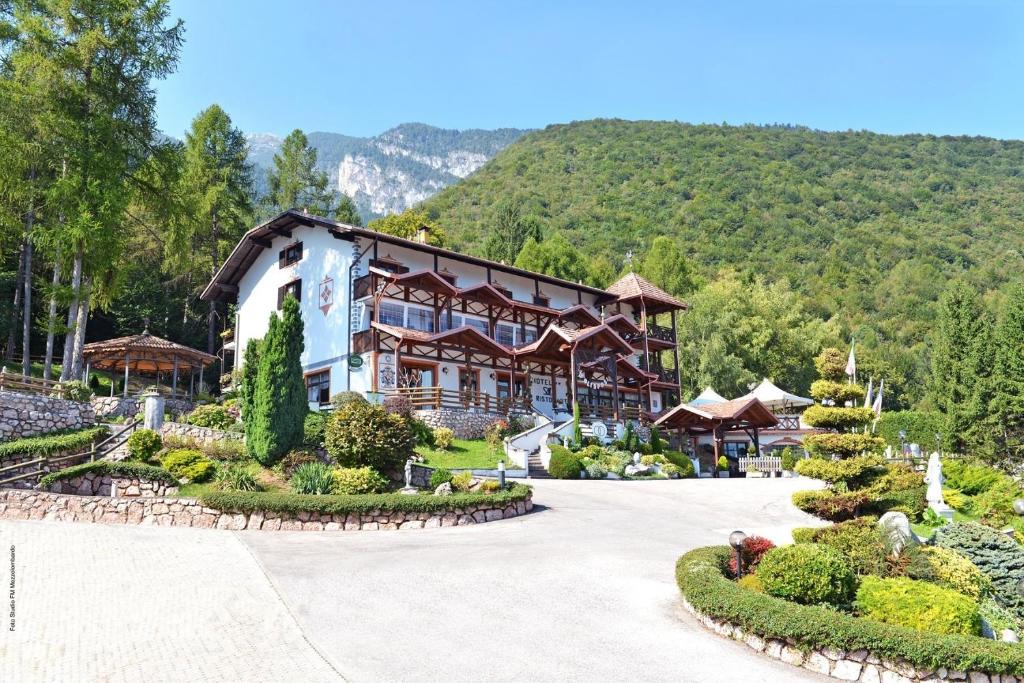 Sporminore Hotel | HOTEL RISTORANTE SCOIATTOLO
