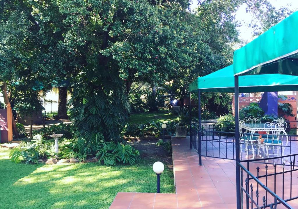 Newcastle House | House Ebony B&B