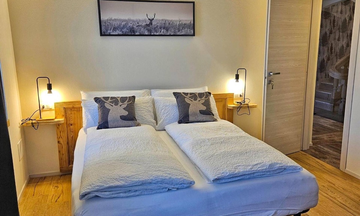 Roana Apartment | 'Il Bosco' Room with Mountain View, Shared Garden and Wi-Fi