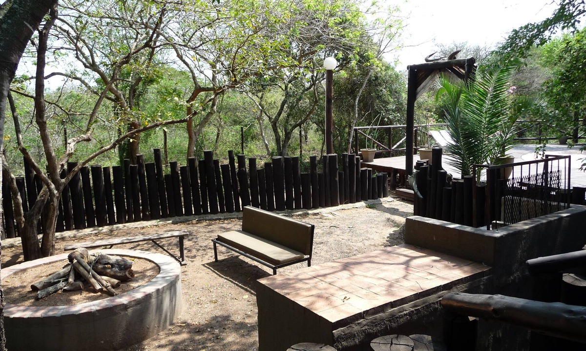 Hluhluwe Hostel | Isinkwe Backpackers Bushcamp