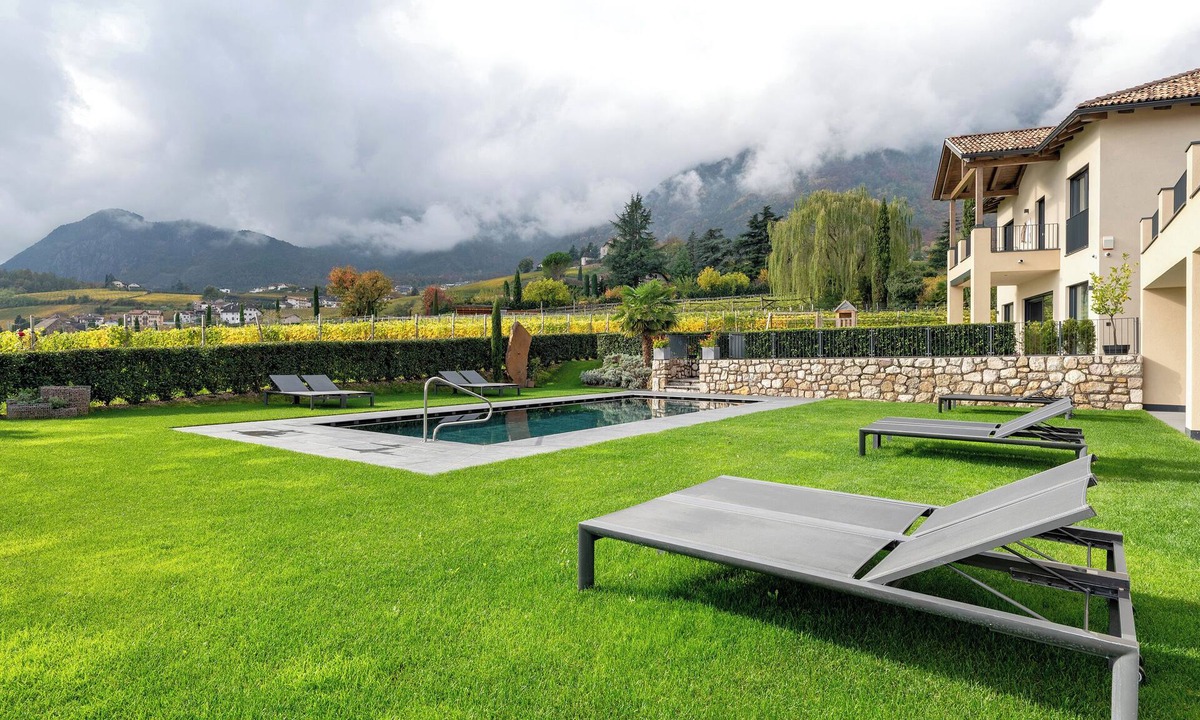 Berg/Monte Apartment | Apartment 'Weingut Gasshof Antonia' with Mountain View, Shared Pool and Wi-Fi
