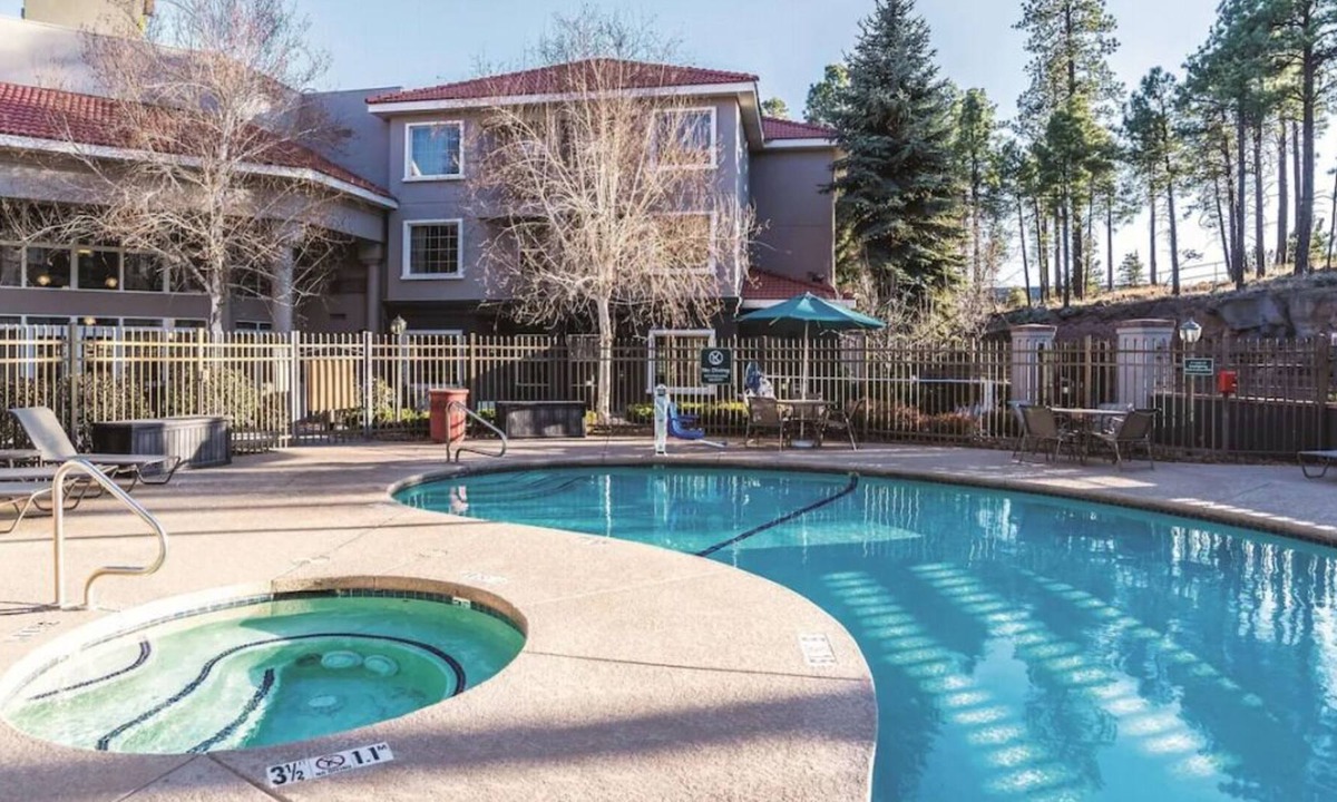 Woodlands Village House | Just What You Were Looking For! Pool, Free Parking, Free Breakfast, Pet-Friendly