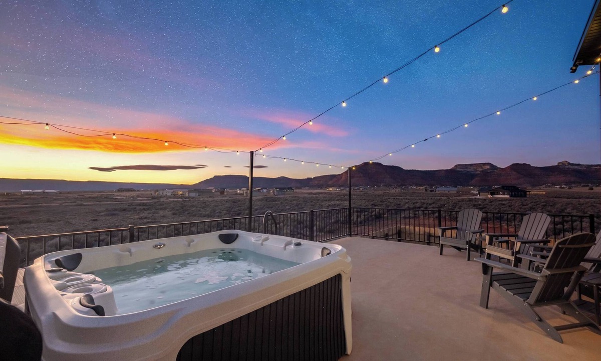 Kanab House | Kanab Desert Escape | Hot Tub, Views & Stargazing