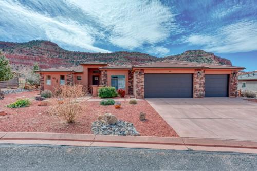 Kanab House | Kanab Hikers' Hideaway Modern Southwest Family Home