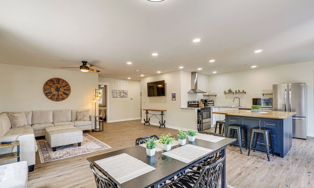 Osage Beach Apartment | Kayaks, Boat Slip, Game Room, Calm Cove, Great Loc