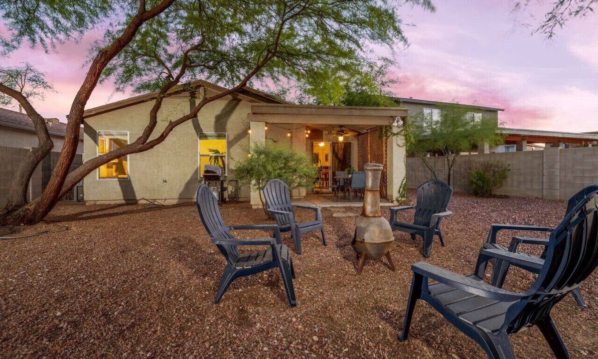 Tucson House | KINO/4 BR 2 BA/Fenced/Sleeps 6/Garage