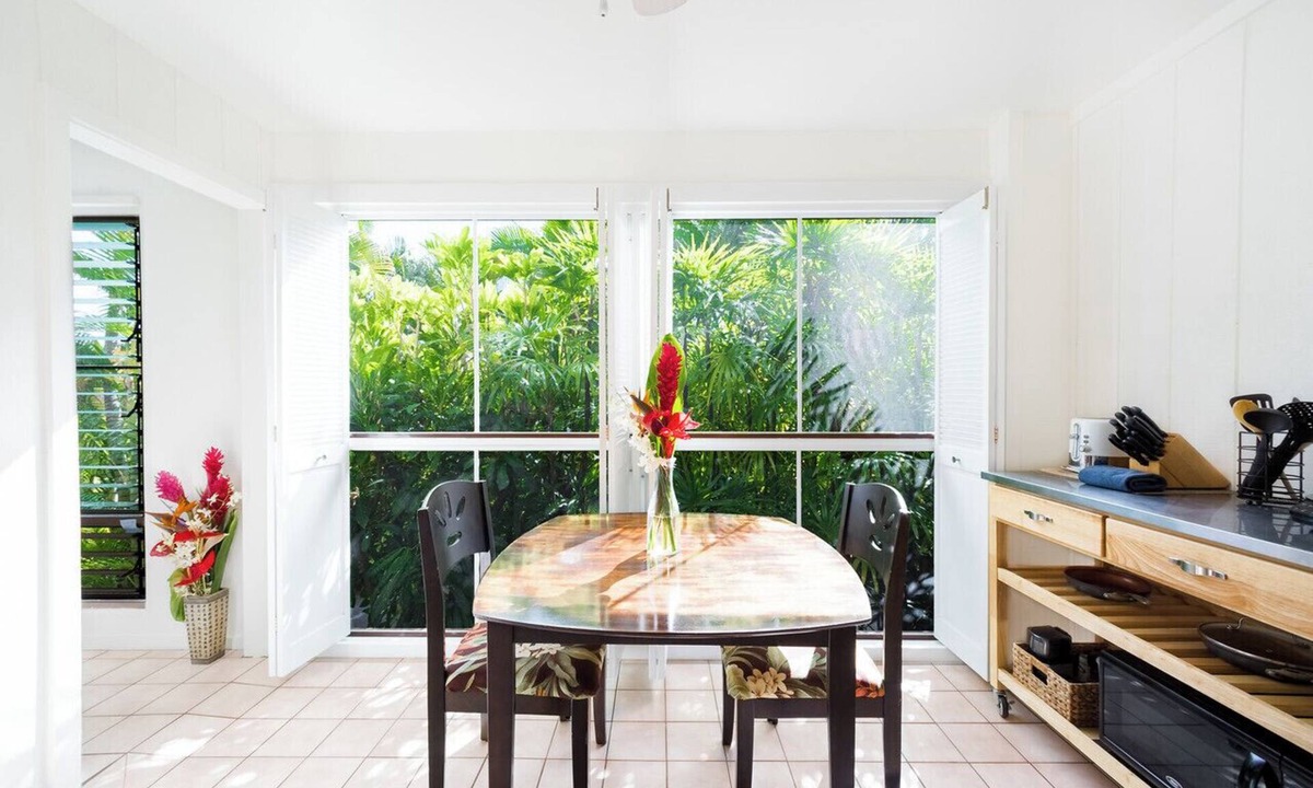 Kahaluu Bay Apartment | Kona coast studio, great rates free HS-WIFI, Parking, Walk to Magics & Kahalu'u