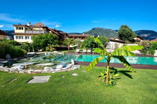 Nalles Apartment | Kreuzwegerhof Nals Historischer Gutshof, Apartments zw Meran und Bozen Südtirol, Naturpool, zentrale Lage