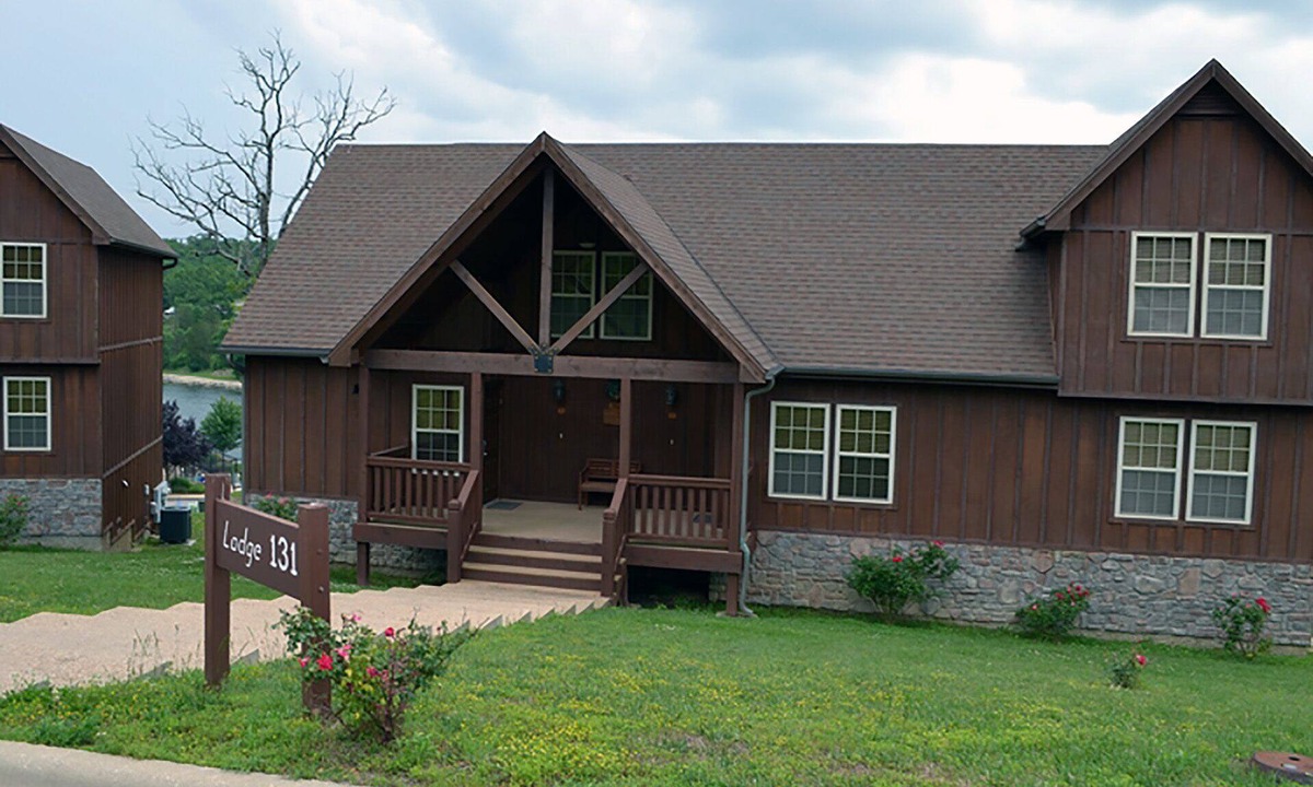 Reeds Spring Cabin | L131B, 2-King Br + 1 Loft 3rd Br/Bunk Bed 1 Queen Sleeper