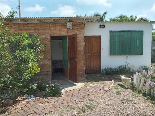 Los Pinos House | LA CABAÑA DE HUERTAMAR