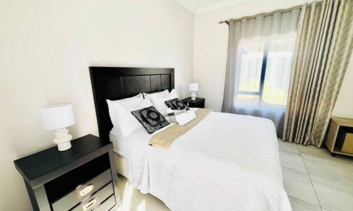 Meer En See Villa | La Casa Villa: Entire Luxury Home in the Bay!
