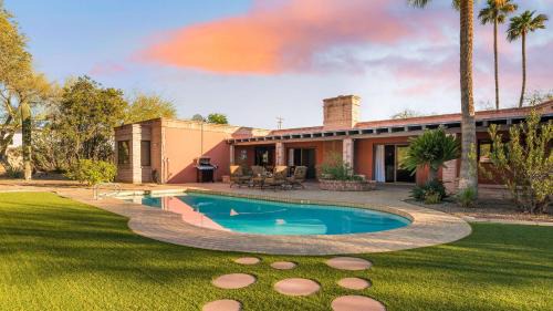 Camelback Sierra House | La Casona by AvantStay