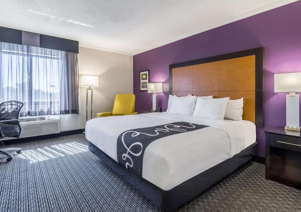 Central Scottsdale Hotel | La Quinta Inn & Suites by Wyndham Phoenix Scottsdale