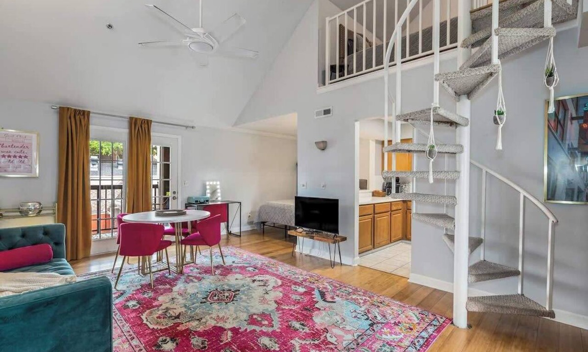 Rutledge Hill Condo | Lainey's Loft-Broadway Less than 2 Miles!