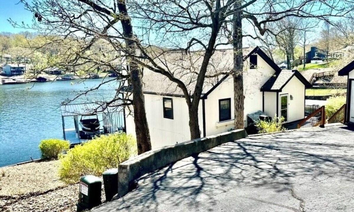 Sunrise Beach House | Lake Front, Amazing view. Visit “Sea time”…At Lake of the Ozarks.