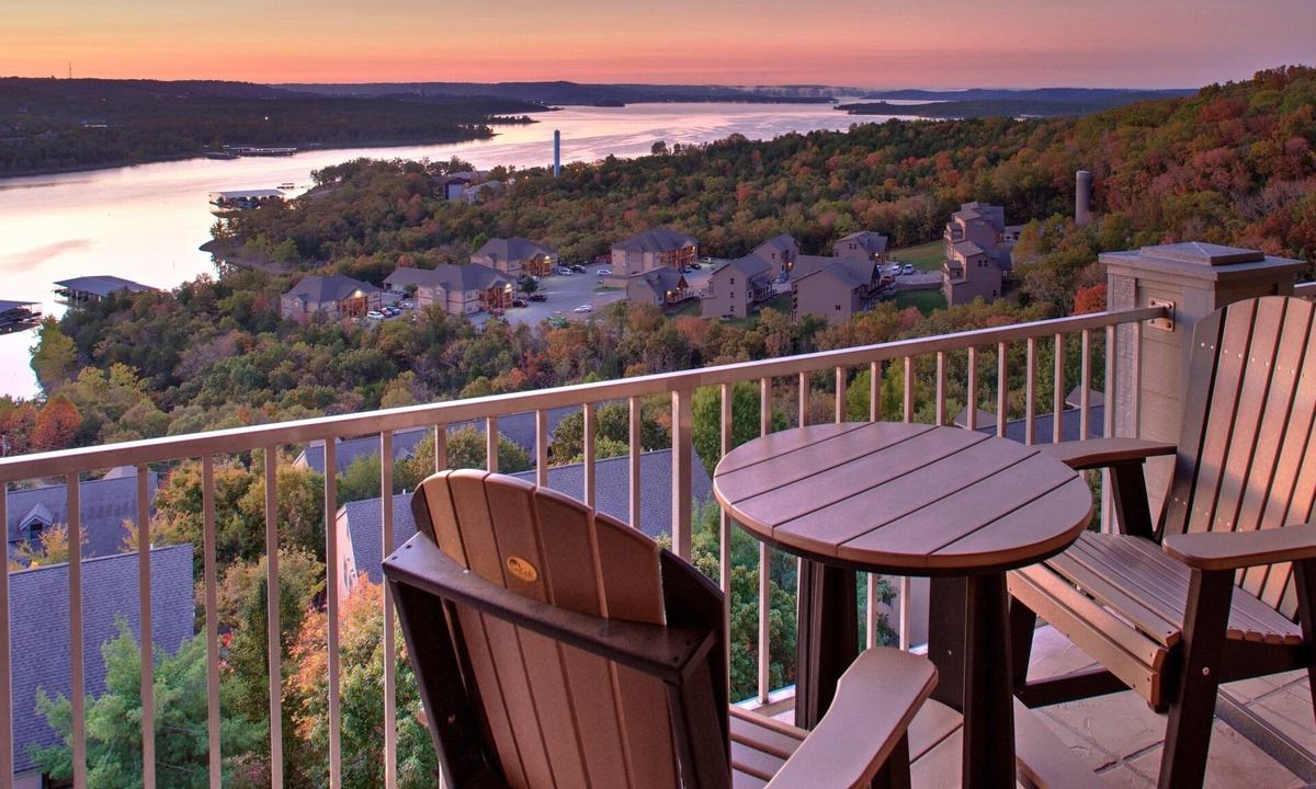 Indian Point House | Lake View Retreat Near SDC with Free Tickets, Community Outdoor Pool & Upgraded Kitchen