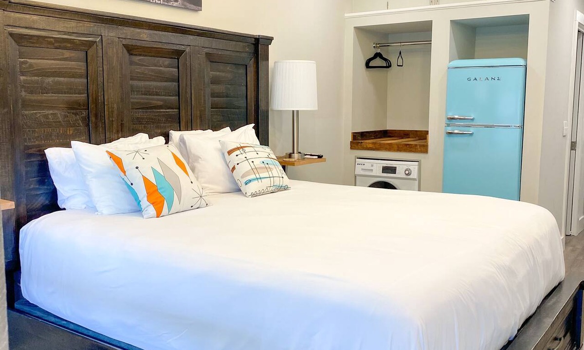 Flat Rock Condo | Lakefront Condo Historic Flat Rock at Mill House Lodge Sleeps 2 Newly Renovated