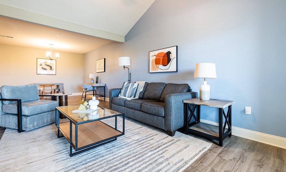 Cocoa Apartment | Landing | Stunning 1BD, Pool, Gym