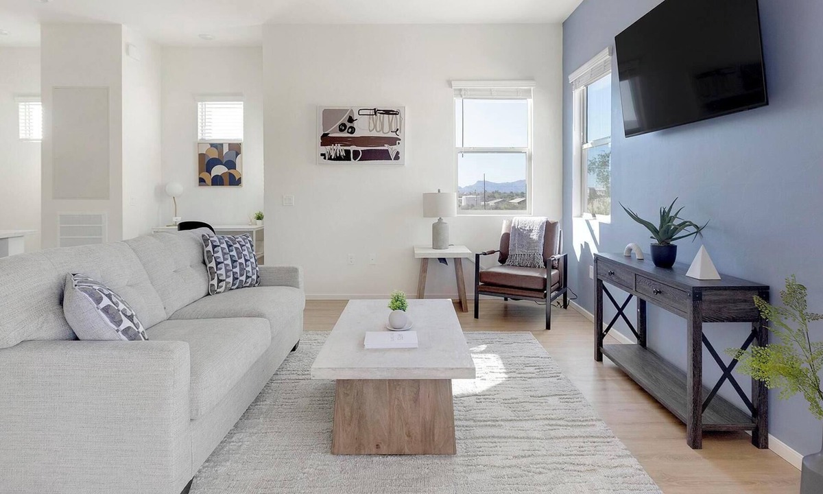 Casas Adobes Apartment | Landing | Stylish 1BD, Pool