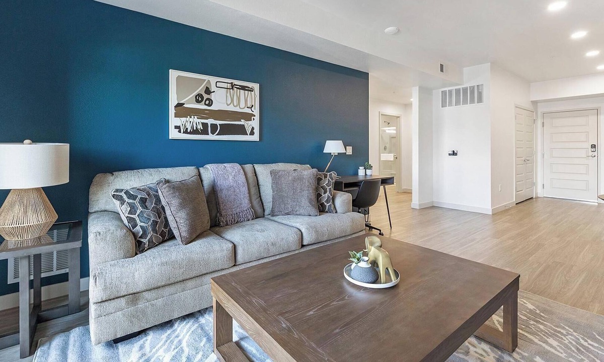 North Mountain Apartment | Landing | Stylish 1BD, Gym, Pool