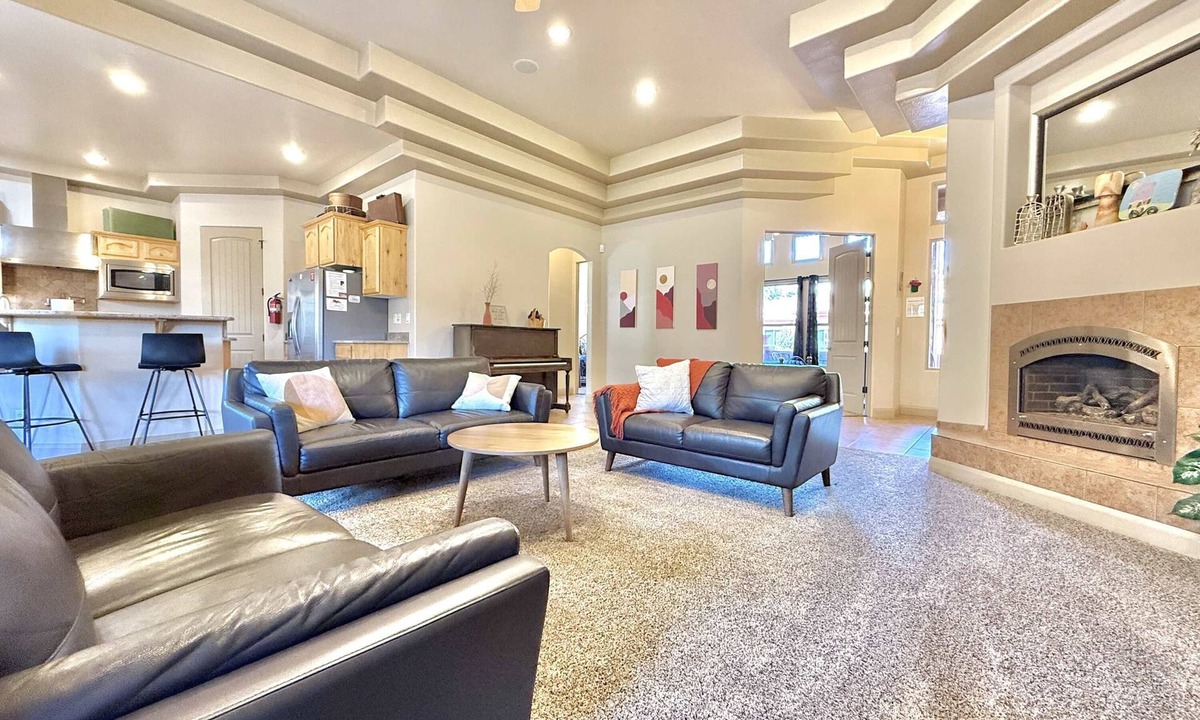Kanab House | Large Vacation Home near Zion with Pool & Hot Tub!