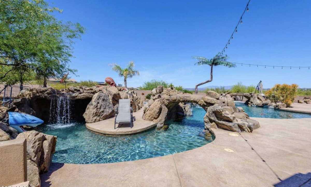 Anthem House | Legendary Desert Oasis -Heated Pool + Spa -Luxury 5BR Retreat Sleeps 12
