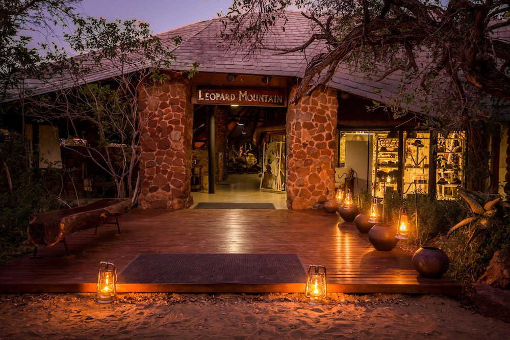 Jozini Hotel | Leopard Mountain Safari Lodge