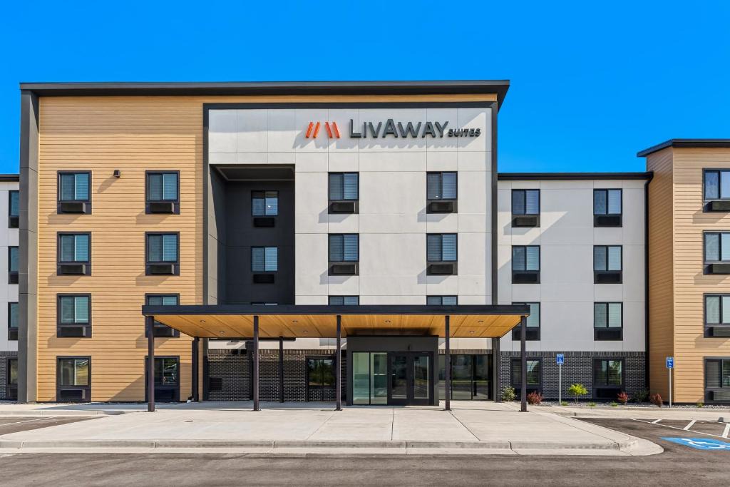 Glendale Hotel | LivAway Suites Phoenix-Glendale