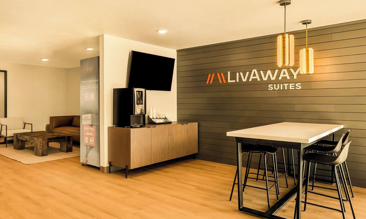 Glendale Hotel | LivAway Suites Phoenix-Glendale